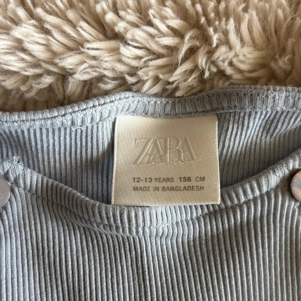 Light Blue Ribbed Button-Accent Long Sleeve Top - Picture 2 of 5